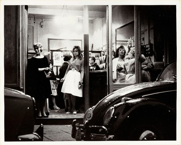 Marvin E. Newman Prostitution, rue Saint-Denis, Paris, 1960 © Marvin Newman/Courtesy les Douches la Galerie, Paris © Musée Carnavalet – Histoire de Paris