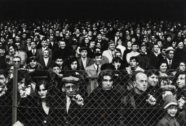 William Klein - Stade de Saint-Étienne, 1972. © William Klein Estate / Studio William Klein Paris